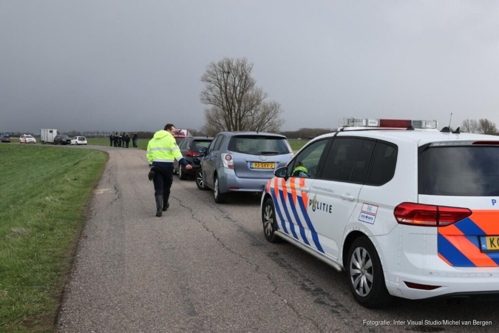 Het verwaarloosde paard in een achteraf schuurtje